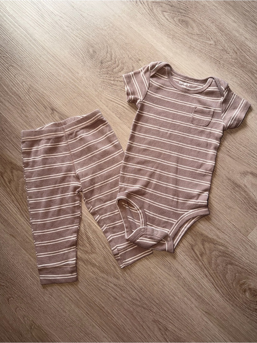 Carter’s Baby Outfit Set | Size 9 Months | Striped Bodysuit & Pants |